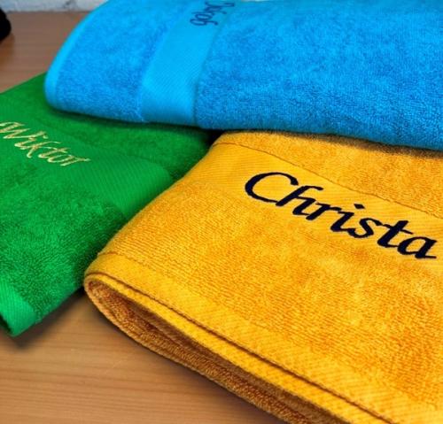 Badetuch mit Namen bestickt