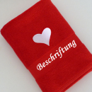 Herz auf Handtuch in rot bestickt